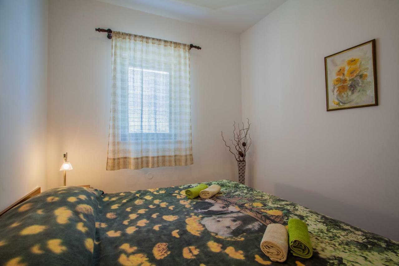 Apartmani Komesic Zubovići Extérieur photo